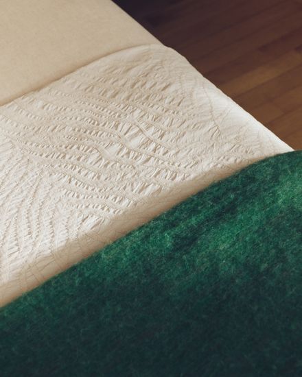 Плед Odelna из шерсти и акрила с оборками зеленого цвета, 130 x 170 см