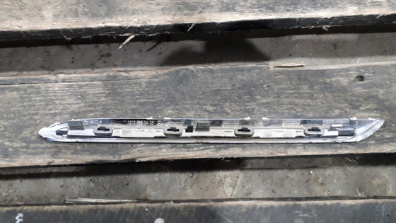 Молдинг решетки радиатора Mercedes E (W213) 16-20 Б/У Оригинал A2138880473