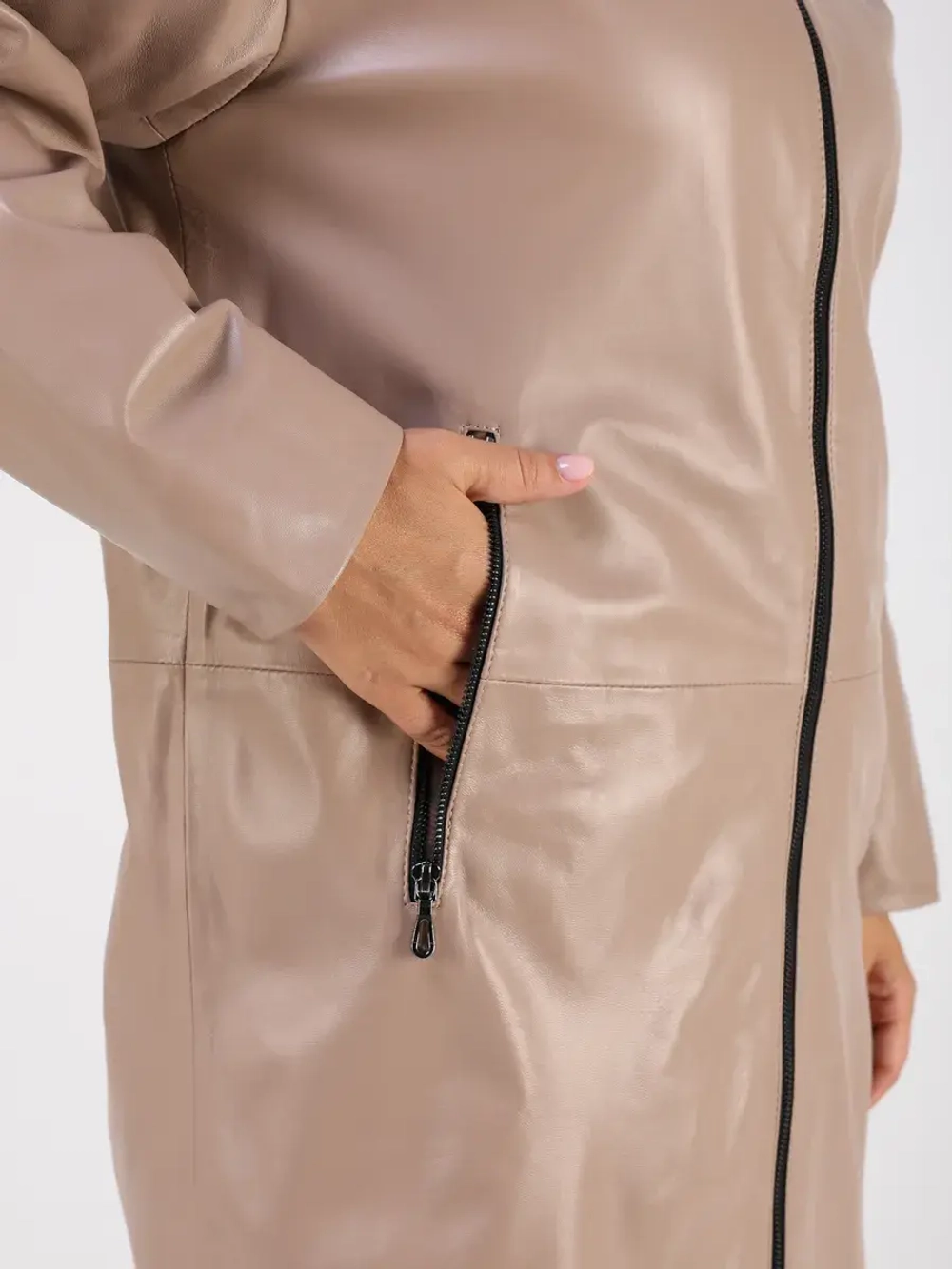 Кожаная куртка демисезонная с капюшоном длинная