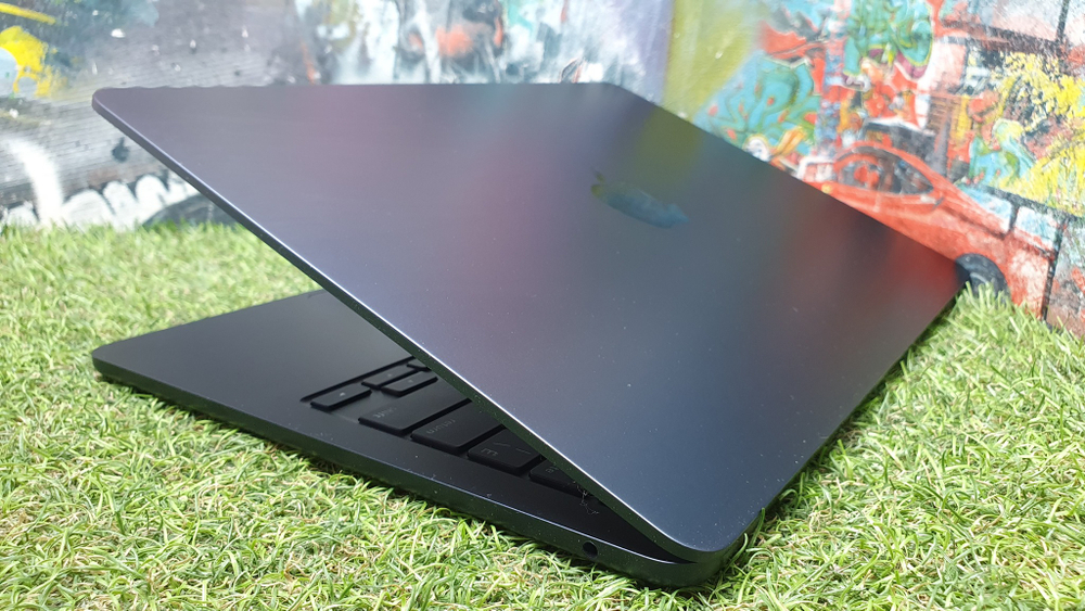 MacBook Air 13 (2022, M2) A2681 Retina M2 /8Gb/13 циклов