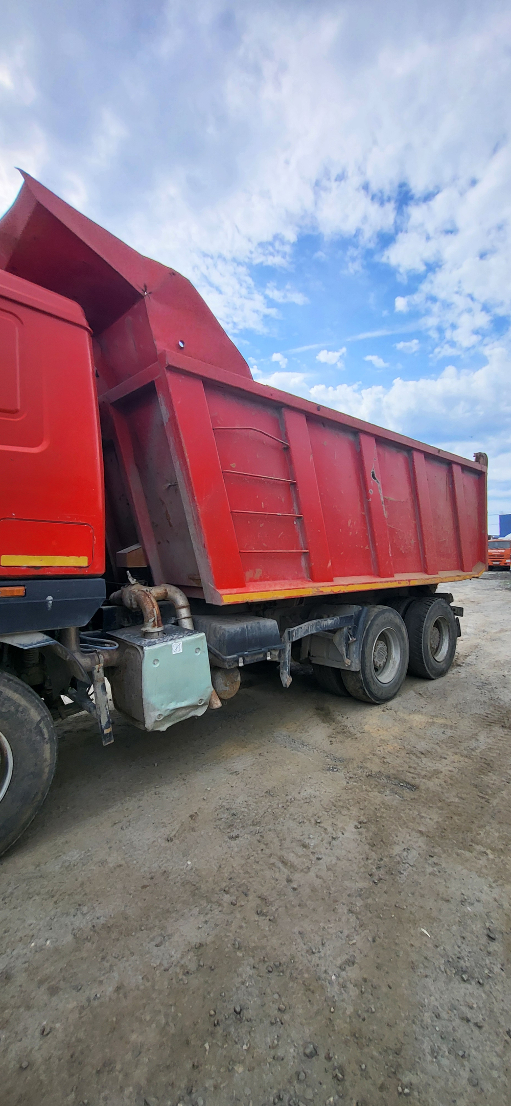 МАЗ 6501* 6x4 Самосвал 650128-8520-000 (Дизельный, 11,6 л, 423 л.с., МТ)
