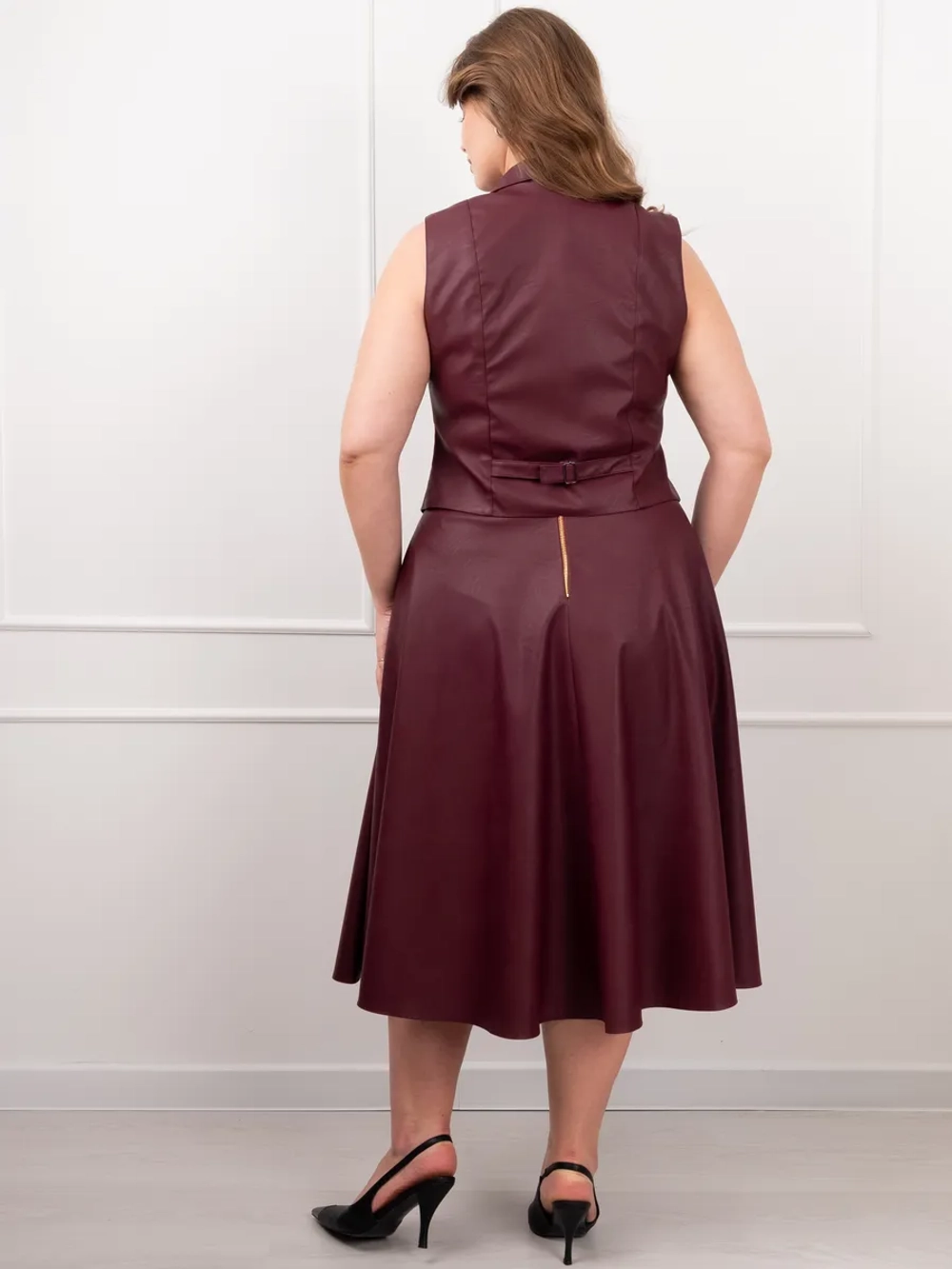 Жилет кожаный офисный