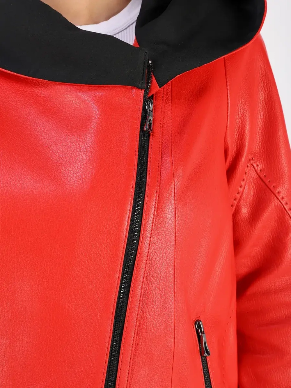 Кожаная куртка демисезонная с капюшоном