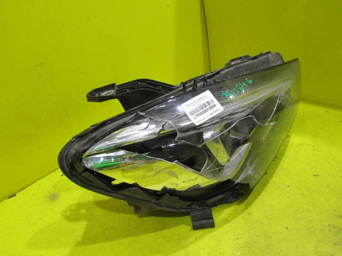Битая Фара правая Mercedes CLA C117 (2016-2019) LED