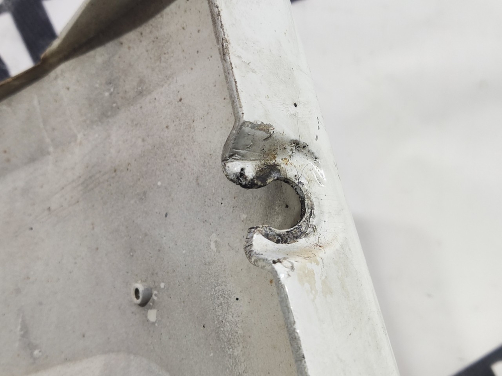 Облицовка фары левой