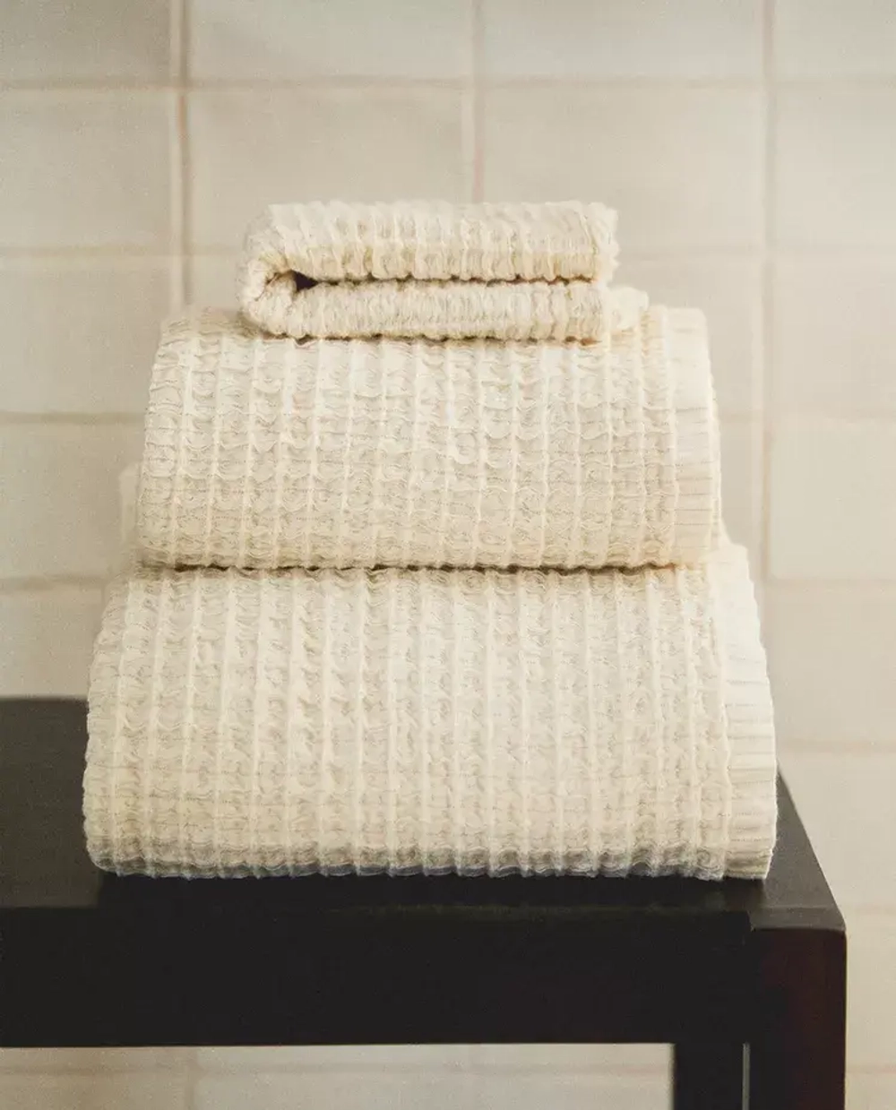 ZARA HOME ВАФЕЛЬНОЕ БАННОЕ ПОЛОТЕНЦЕ В ПОЛОСКУ, ПЕСОЧНЫЙ