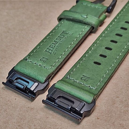 Ремешок кожаный QuickFit 22 мм для Garmin Fenix 7 / 6 / 5, Forerunner 935 / 945 / 955, instinct, instinct 2, Epix Gen 2 быстросъемный (Зеленый)