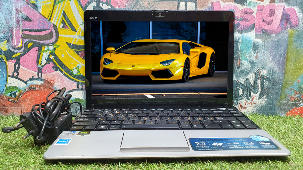 Нетбук ASUS Atom/4Gb