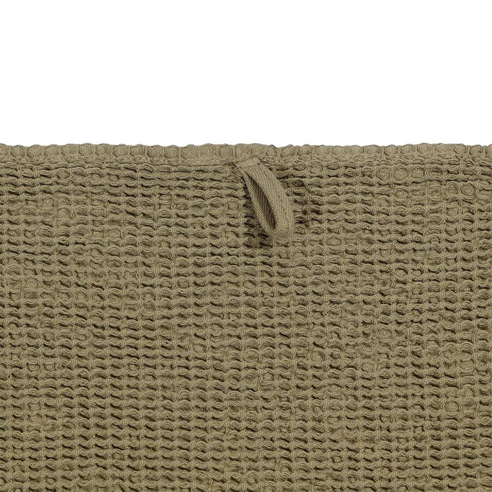 Полотенце для рук из умягченной вафли цвета хаки из коллекции essential, 50x90 см