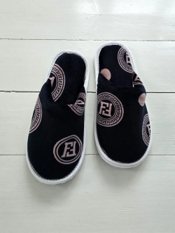 Велюровые тапочки