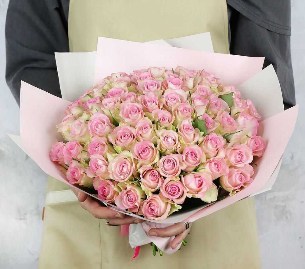 Розовые кенийские розы 40см в оформлении