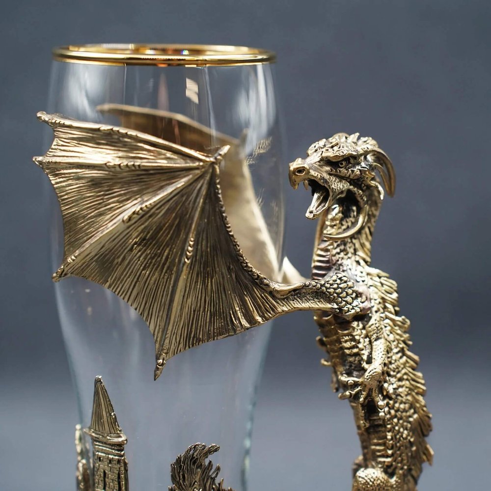 Бокал для пива подарочный "Дракон с замком"