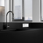 Розетка влагозащищенная с заземлением с защитной крышкой и шторками IP44 (белая) W1171201