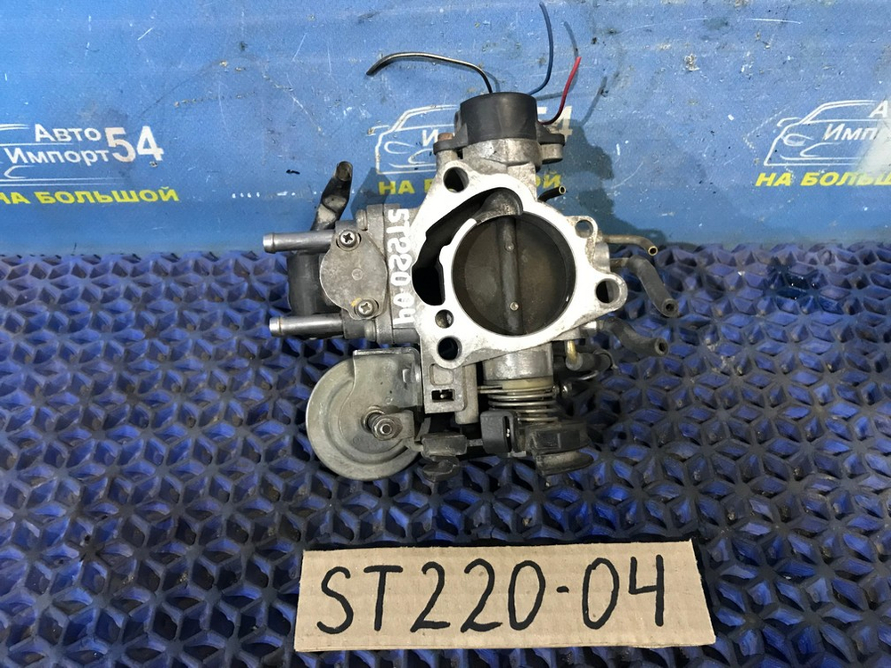 Дроссельная заслонка TOYOTA AVENSIS 2001