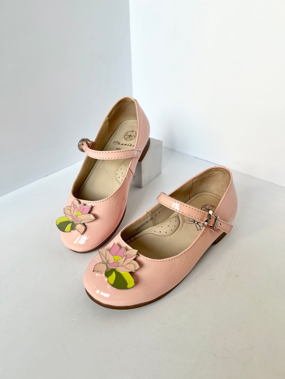 Новые туфли эконика, 27