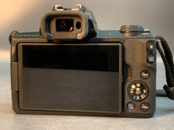 Canon EOS M50 Kit 15-45 mm 12000 кадров