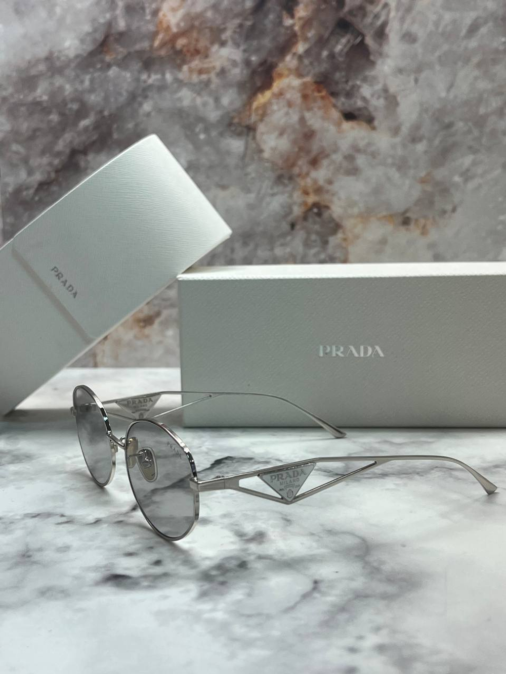 Солнцезащитные очки Prada