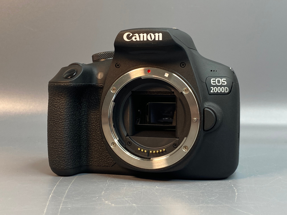 Canon 2000D Kit 18-55mm 3.5-5.6 IS II 800 кадров