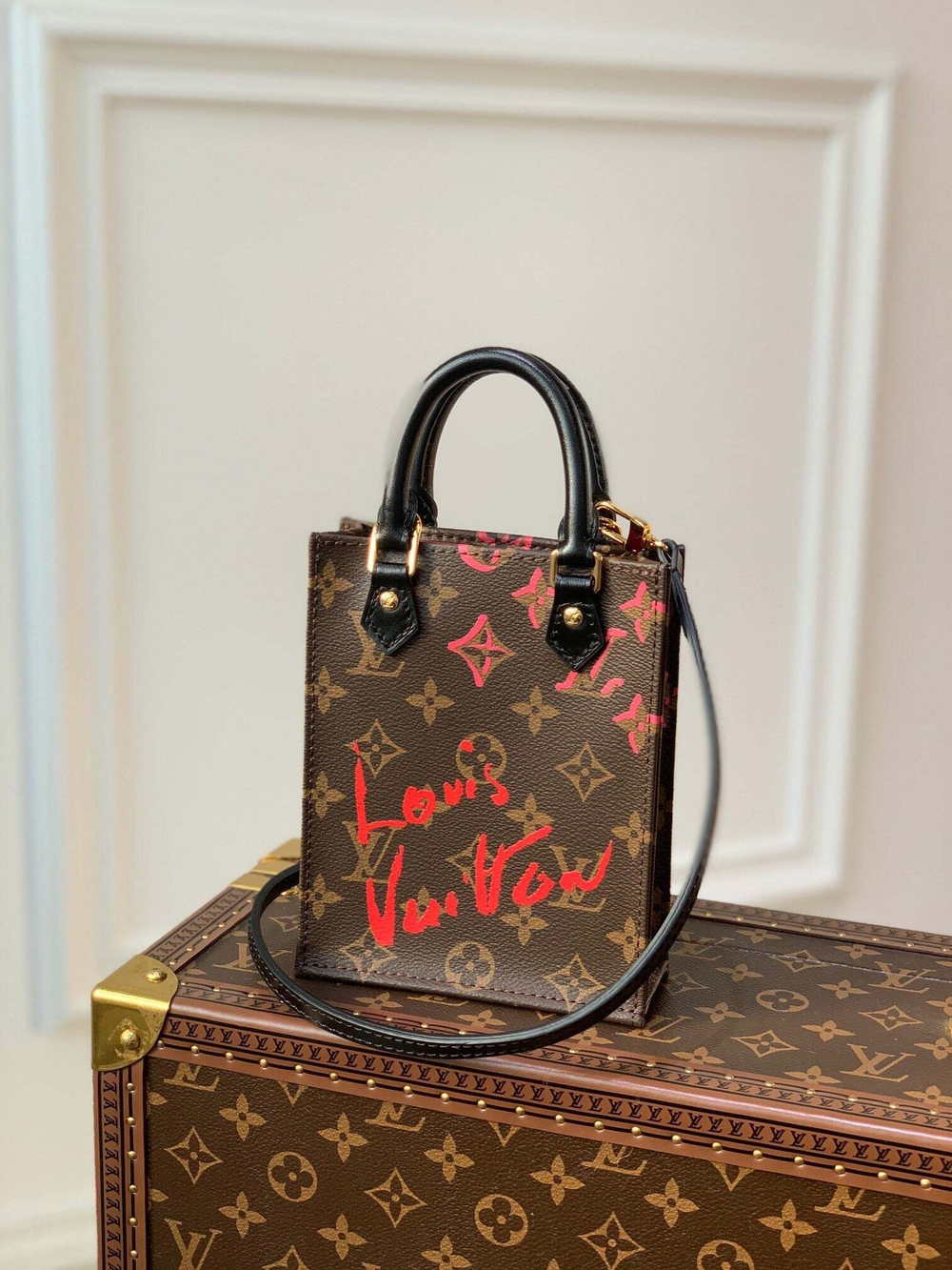 Louis Vuitton Petit Sac Plat