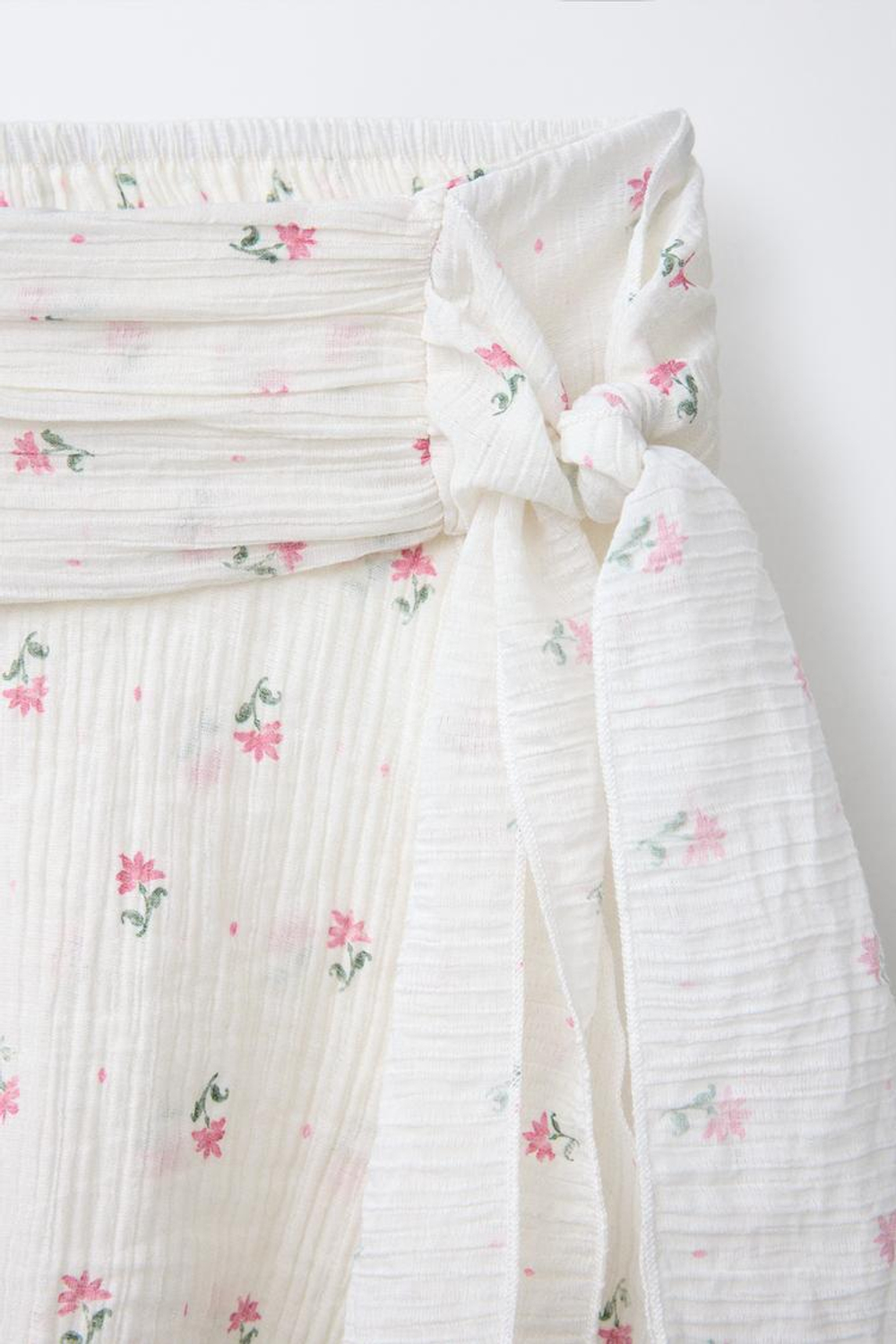 ZARA ЮБКА-ШОРТЫ С ВОЛАНАМИ И ЦВЕТОЧНЫМ ПРИНТОМ, ЭКРЮ