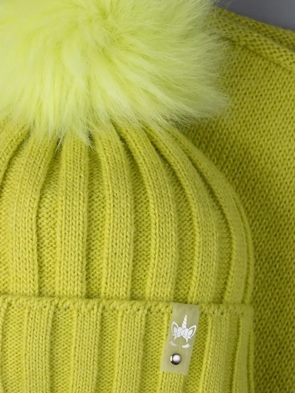 Шапка для девочки зимняя вязаная и снуд