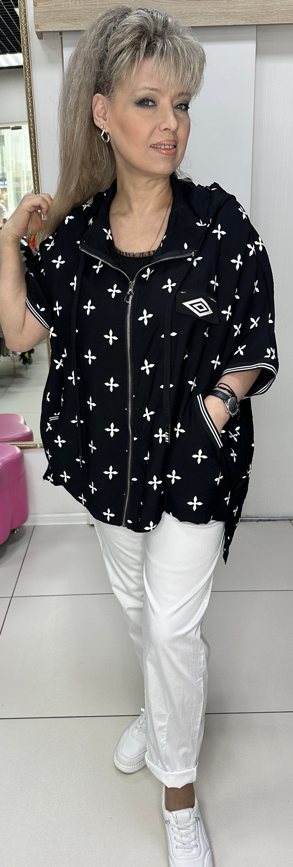 Черный летний пыльник с принтом из белых "звезд"