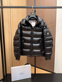 Пуховик Moncler