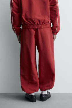 ZARA ДЖОГГЕРЫ ИЗ ВЫСОКОТЕХНОЛОГИЧНОЙ ТКАНИ С КОНТРАСТНЫМИ ПОЛОСАМИ, КРАСНЫЙ