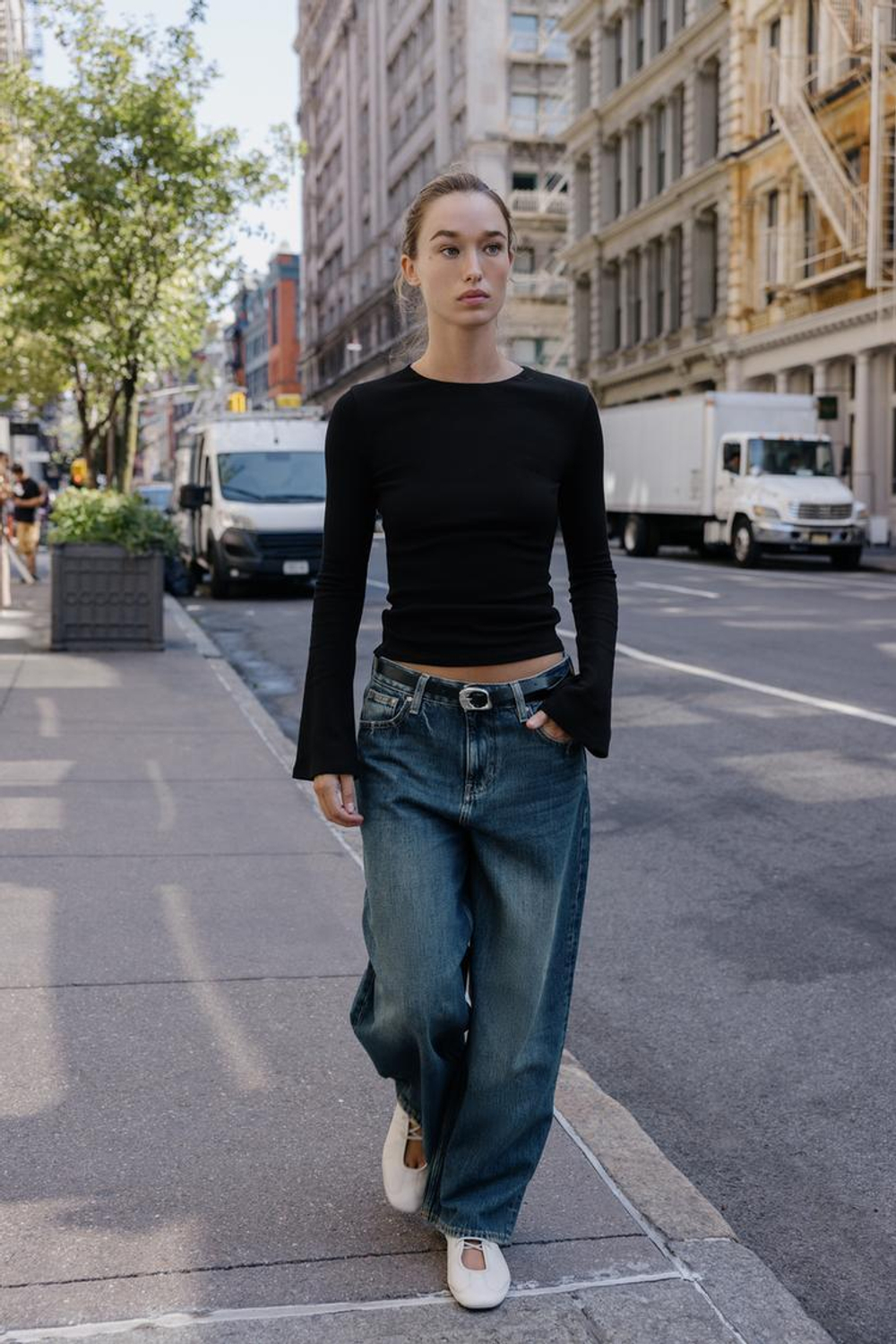 ZARA ФУТБОЛКА В РУБЧИК С РАСКЛЕШЕННЫМИ РУКАВАМИ, ЧЕРНЫЙ