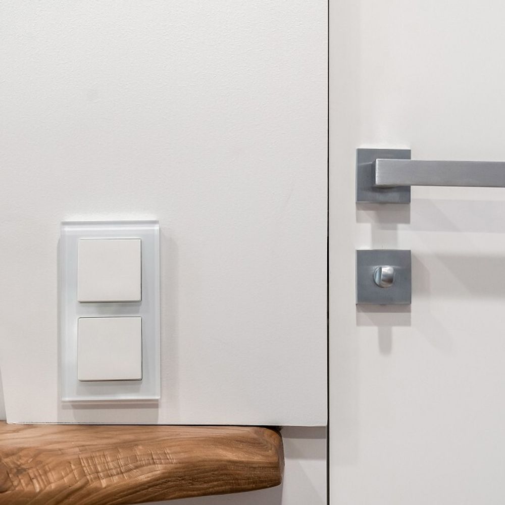 Выключатель перекрестный одноклавишный без рамки Werkel белый W1113001