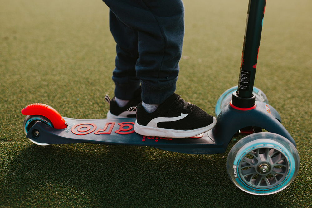 Самокат Mini Micro Deluxe LED Темно-синий