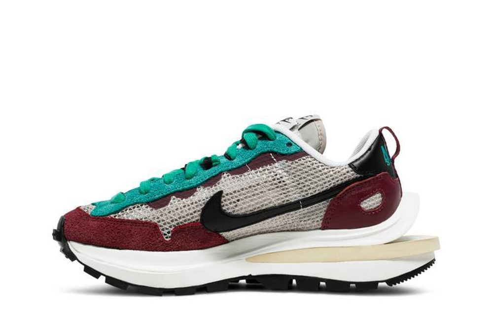 Кроссовки Sacai X Nike Vaporwaffle String Villain Red