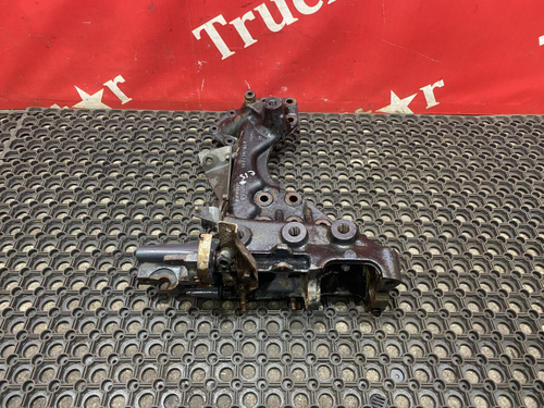 Кронштейн переднего бампера левый