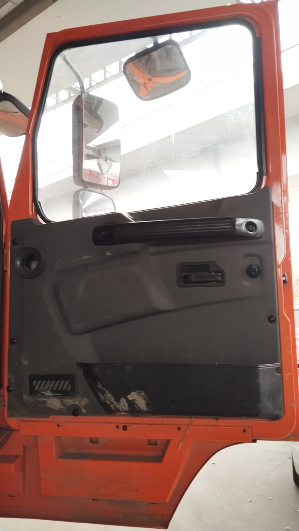 МАЗ 6516 8x4 Самосвал 6516C9-521-005 (Дизельный, 11,1 л, 420 л.с., МТ)
