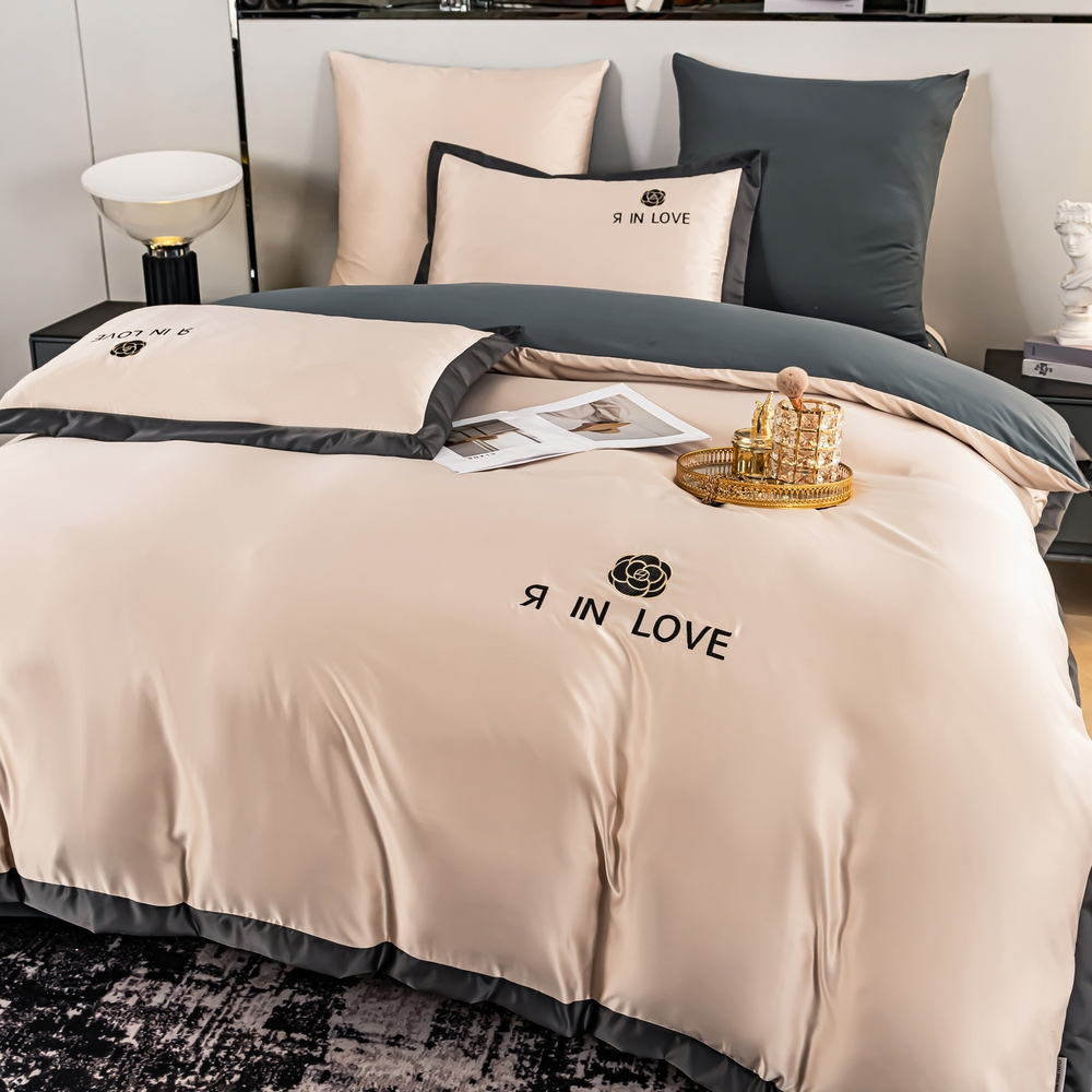 Комплект постельного белья Сатин-Шелк Я IN LOVE на резинке LVR014