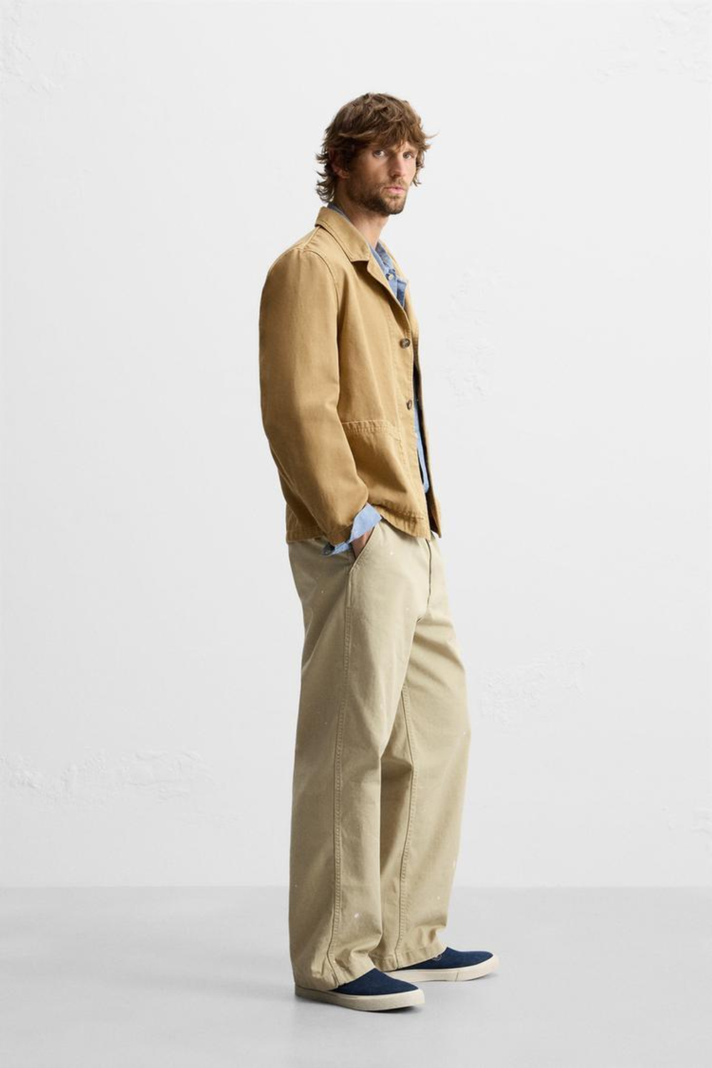 ZARA БРЮКИ ЧИНОС С ПРИНТОМ В ВИДЕ БРЫЗГ КРАСКИ, БЕЖЕВЫЙ