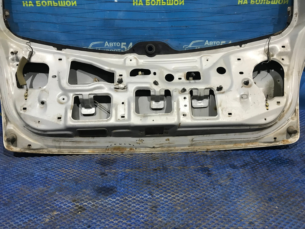 Дверь пятая MAZDA FAMILIA 2001