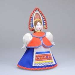 Сувенирная кукла в переднике