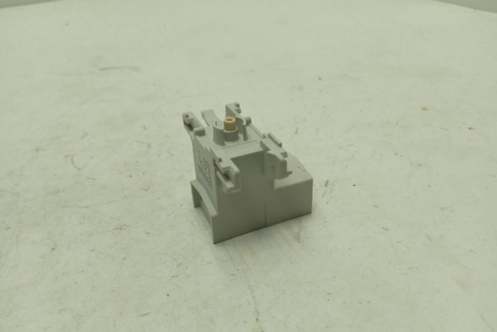 SRV53M00RU/06 ктп18 Сетевая кнопка для посудомоечной машины Bosch 9000474618 б/у