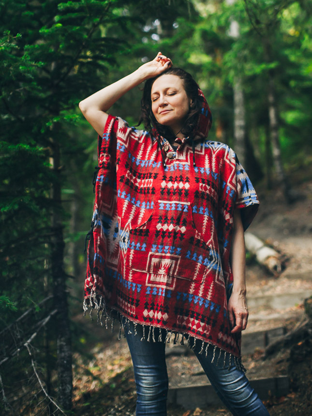 Пончо шерстяное с орнаментом