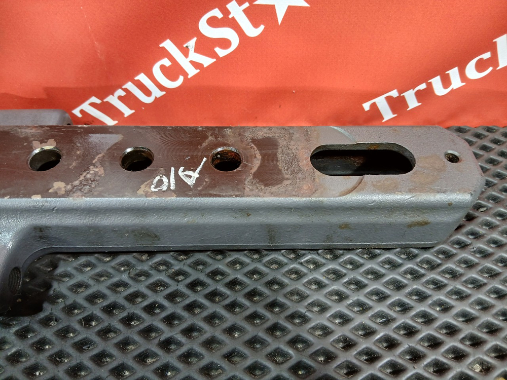 Кронштейн глушителя