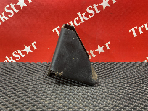 Кронштейн крыла заднего