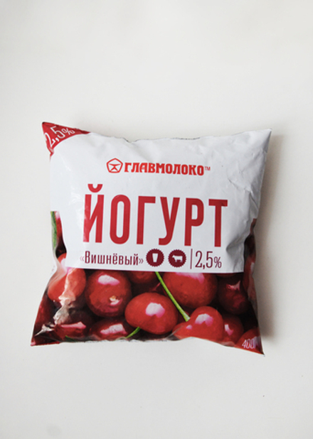 Йогурт вишнёвый 2,5% 500мл