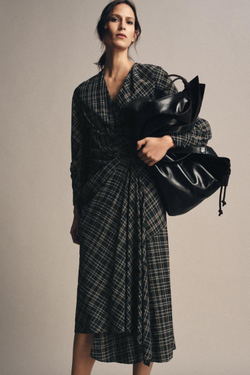 ZARA ПЛАТЬЕ В КЛЕТКУ СО СБОРКАМИ, АНТРАЦИТОВЫЙ/ХАКИ