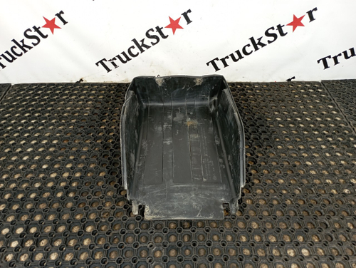 Крышка (дефект) ящика АКБ