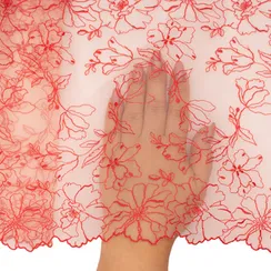 Вышивка на сетке молочная/красная 25 см