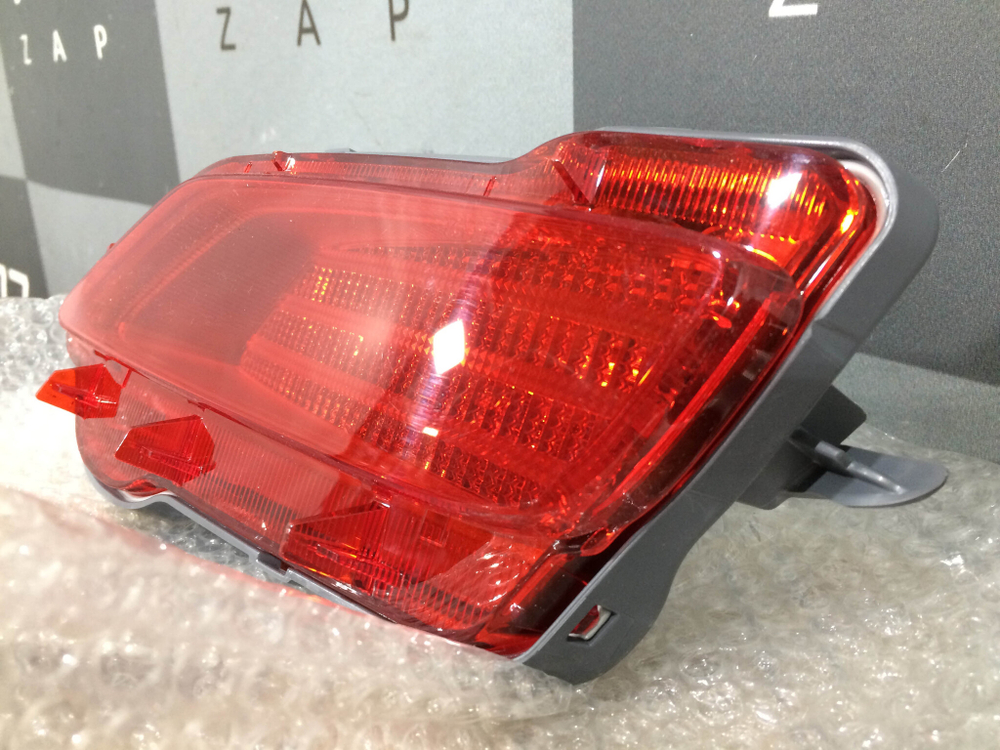 Катафот задний правый RAV4 XA40 12-15 Новый Оригинал 8148042040