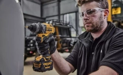 Дрель-шуруповерт Dewalt 12 В XR с набором из 4-х насадок DCD703NT
