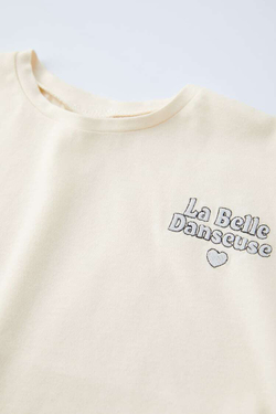 ZARA ФУТБОЛКА С ВЫШИВКОЙ, ЭКРЮ