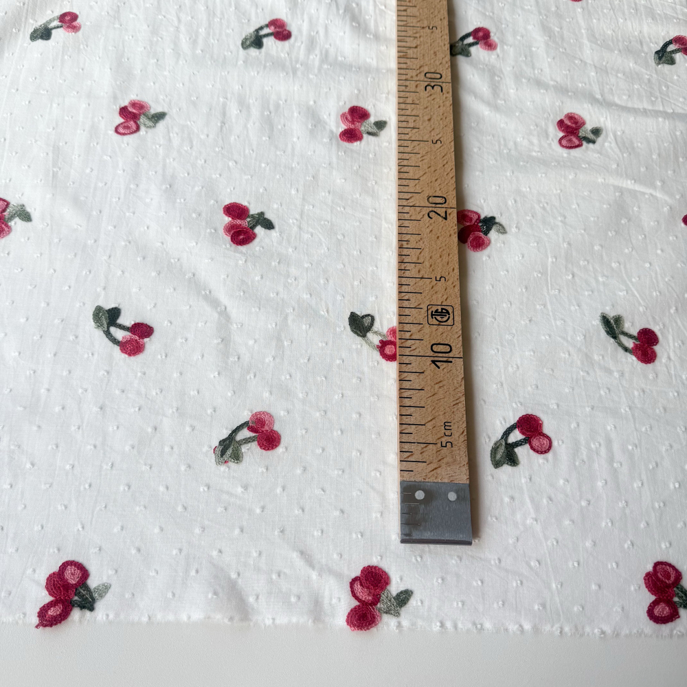 хлопок с мушкой с вышивкой Вишенки